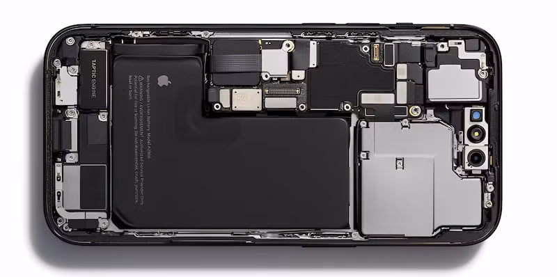 iPhone 15 Ultra có khả năng thời lượng pin lâu hơn nhờ chip 3nm và tốc độ sạc nhanh hơn với cổng USB-C.