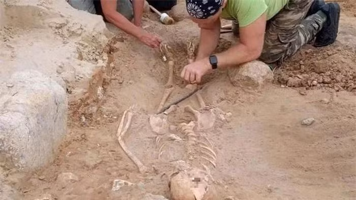 Mới đây, các nhà khảo cổ đã tìm thấy một khu vực giống như nghĩa địa không được ghi chép trong lịch sử tại làng Pień cổ kính phía Bắc Ba Lan.