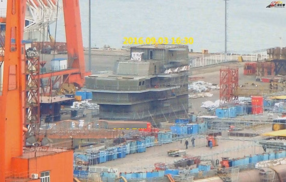 Với sự kiện này, tàu sân bay Type 001A đã cơ bản hoàn thiện bước đầu, không loại trừ khả năng việc con tàu có thể được hạ thủy ngay trong năm nay. Lưu ý rằng, tàu sân bay nội địa của Ấn Độ được hạ thủy khi còn chưa lắp xong phần đài chỉ huy, hay còn gọi là “đảo”.