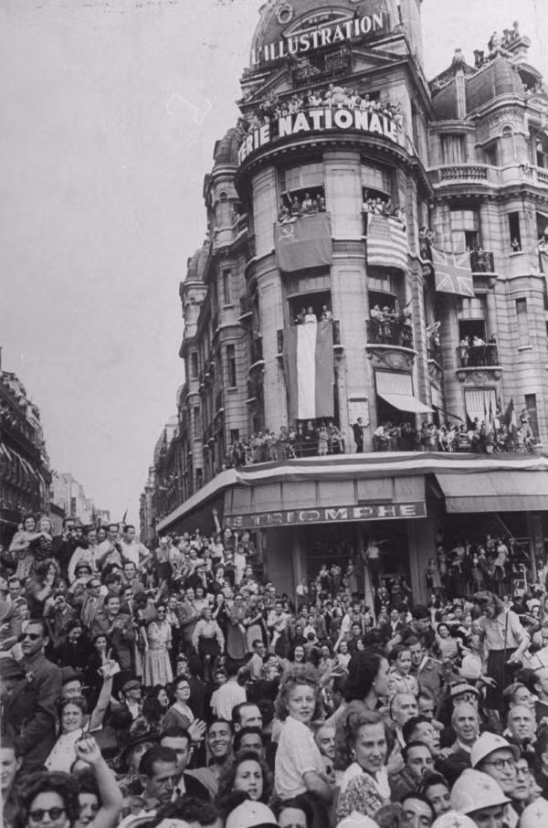 Tướng Charles de Gaulle trở thành Tổng thống Pháp nhiệm kỳ từ năm 1959 đến 1969.