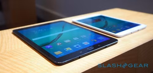 Tương tự như những mẫu máy tính bảng Galaxy Tab S cao cấp từng giới thiệu, bộ đôi Galaxy Tab S2 8.0 và Galaxy Tab S2 9.7 cũng có thiết kế sử dụng vật liệu nhựa.