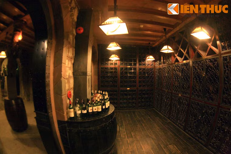 Do nằm trong lòng núi, hầm rượu đã tồn tại được gần một thế kỷ, qua nhiều biến động, dù hàng trăm biệt thự bề thế một thời đã bị phá hủy bởi chiến tranh và thời gian. Đây là công trình duy nhất của người Pháp còn lại nguyên vẹn tại Bà Nà.