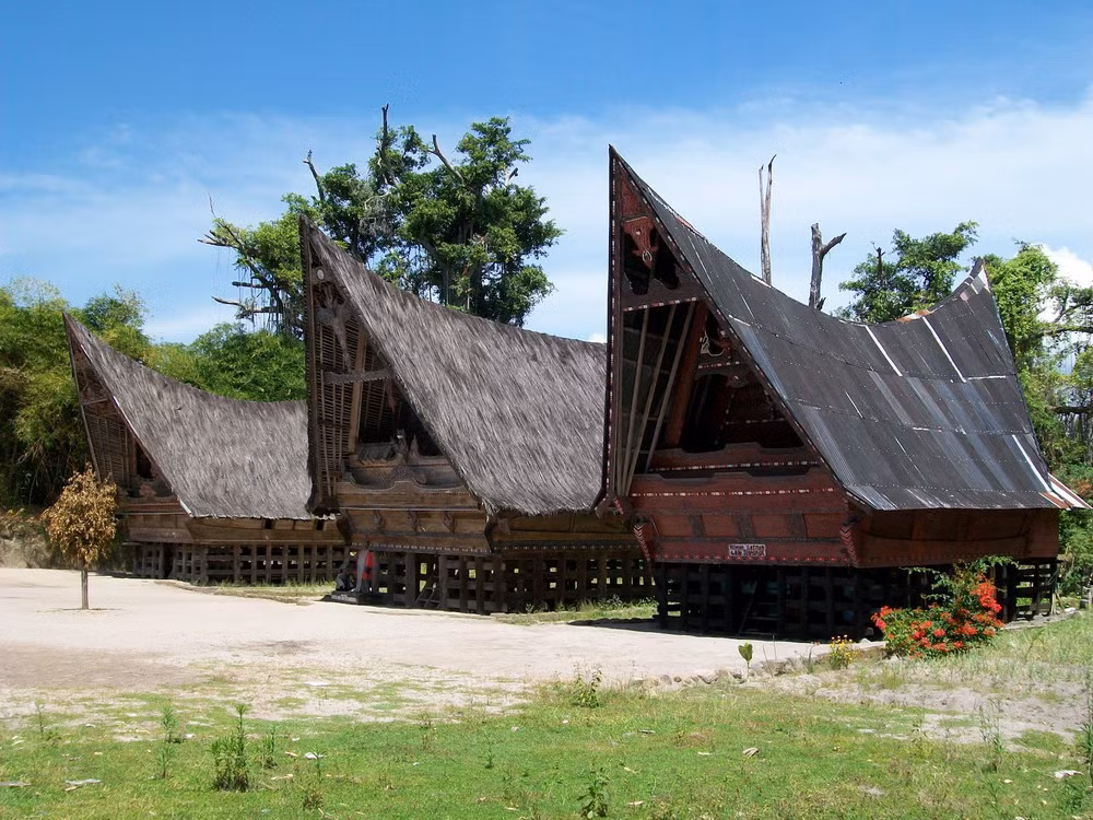 Trong những năm gần đây, hình dáng đặc biệt của nhà sàn jabu đang được giới nghiên cứu lịch sử ở Việt Nam chú ý.