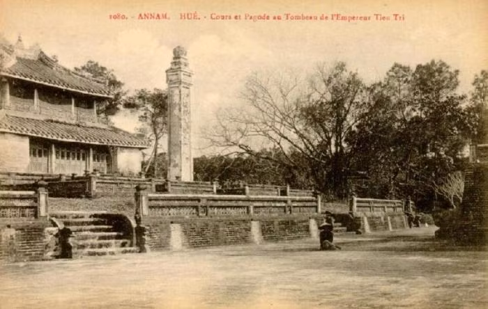 Lăng vua Thiệu Trị.
