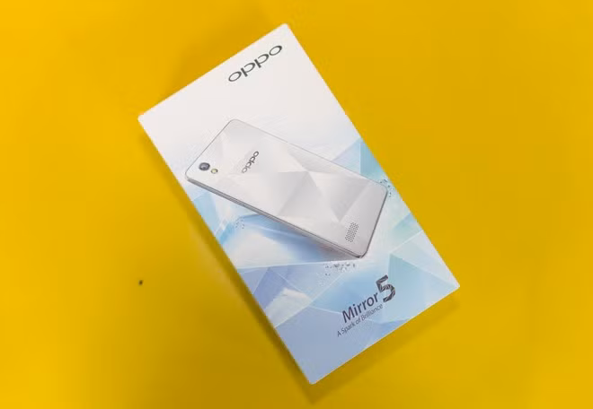 Can canh smarphone OPPO Mirror 5 mat lung hieu ung kim cuong