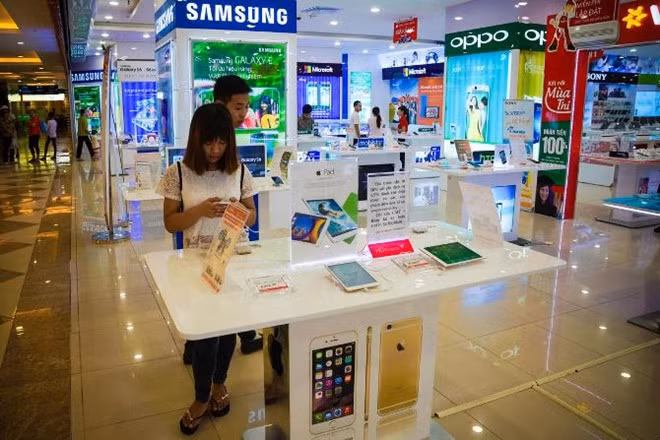 Trang này cho rằng Việt Nam đang có thị trường di động phát triển bùng nổ. Hơn một nửa smartphone bán ra tại Việt Nam trong quý I/2015 là của Apple, Samsung, theo Strategy Analytics. Việt Nam hiện là thị trường di động lớn thứ 11 thế giới, xét về số lượng máy bán ra.