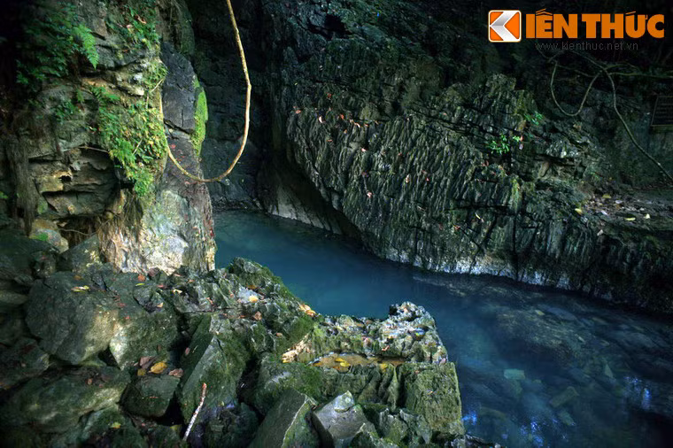 Các đại biểu dự Hội nghị đã bầu Ban Chấp hành Trung ương Đảng và bầu đồng chí Trường Chinh làm Tổng Bí thư của Đảng, quyết định thành lập Mặt trận Việt Nam độc lập đồng minh (sau này thường gọi tắt là tổ chức Việt Minh). Ảnh: Đầu nguồn suối Lê Nin.