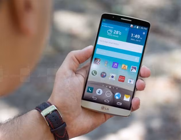  LG G3. Smartphone Android của LG này sở hữu màn hình IPS 5,5 inch Quad HD, độ phân giải 2560 x 1440 pixel, mật độ điểm ảnh 534ppi. Với màn hình này, các chuyên gia công nghệ nhận định, LG G3 trở thành smartphone có màn hình sắc nét nhất thế giới. LG đã trang bị cho siêu phẩm hàng đầu của mình chipset Snapdragon 801 (MSM8975AC) gồm bộ xử lý lõi tứ Krait 400 tốc độ 2,5GHz, xử lý đồ họa Adreno 330, hỗ trợ kết nối Bluetooth 4.0, chuẩn wifii 802.11 ac, NFC và bộ hồng ngoại IR...
