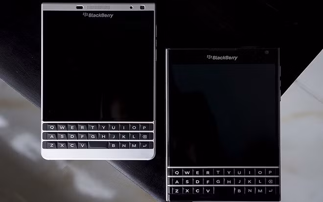 Cùng với việc ra mắt BlackBerry Passport Silver Edition, hãng này cũng công bố giảm 10% giá BlackBerry Passport hiện nay, từ 14 triệu động xuống còn 12,5 triệu đồng.