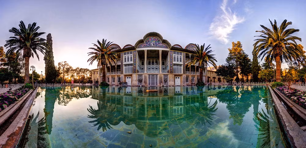Sau khi chế độ phong kiến bị lật đổ ở Iran, tổ hợp công trình nằm dưới quyền quản lý của Đại học Pahlavi. Hiện tại, vườn Eram là một khu công viên - bảo tàng mở cửa cho công chúng tham quan.