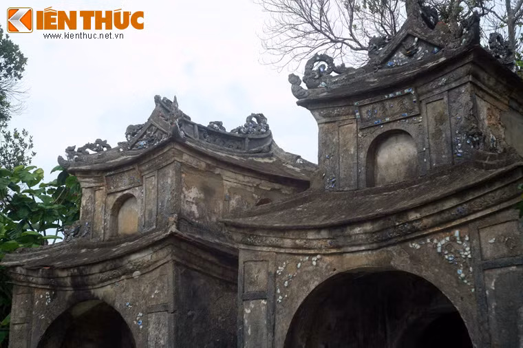 Cách thức xây dựng đền miếu này không bắt gặp ở bất kỳ nơi nào khác của Việt Nam.