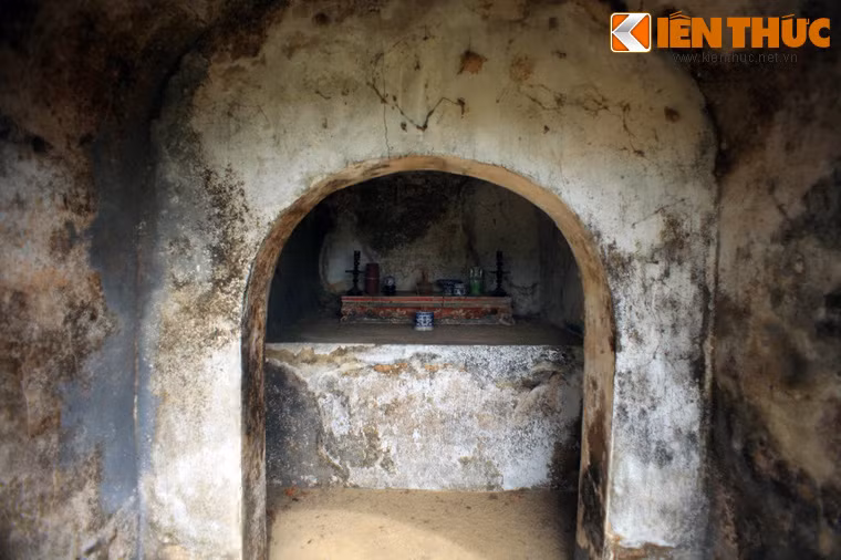 Năm 1971, miếu lại được tái thiết. Các ngài Bổn Nghệ và Khai Canh được về thờ ở vị trí Miếu Đôi mới.
