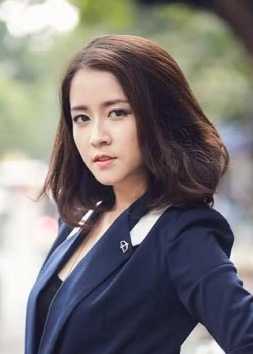 Thùy Dương - nữ diễn viên phim "Người phán xử" làm mẹ đơn thân năm 21 tuổi. Thời gian đầu, cô không mấy vất vả bởi được bố mẹ đẻ lo lắng.