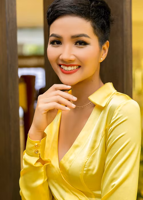 H’Hen Niê cho biết, cô không thích bó buộc bản thân vào những khuôn mẫu cố định mà thích trải nghiệm, biến hóa theo những hình tượng khác nhau.
