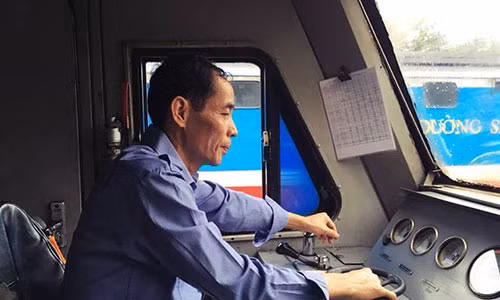 Ông Hoàng Ngọc Sơn chia sẻ, do quanh năm suốt tháng rong ruổi Bắc - Nam nên đến tuổi này ông vẫn chưa có được mái ấm cho riêng mình.
