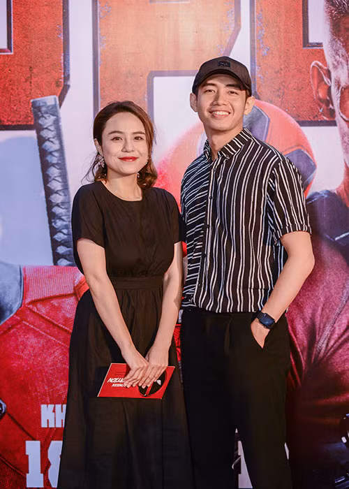 Xuất hiện tại buổi ra mắt phim "Deadpool 2", Quang Đăng - Thái Trinh gây chú ý. Cặp đôi diện trang phục tông đen, trông rạng rỡ bên nhau.