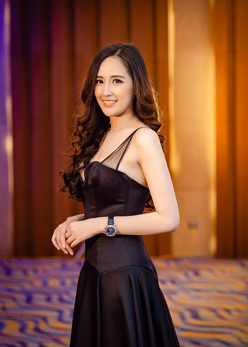 Gần đây, sau 1 thời gian tập luyện, người đẹp sinh năm 1988 đã giảm được 4kg.
