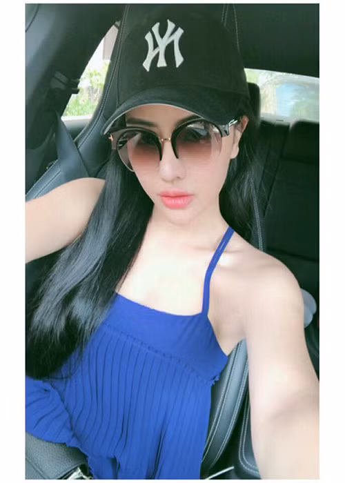Giáng Ngọc xinh đẹp, gợi cảm không kém một hot girl.