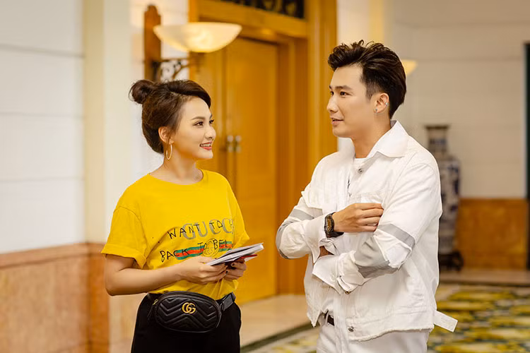 Bảo Thanh vui vẻ hội ngộ Chí Thiện tại buổi ra mắt phim.