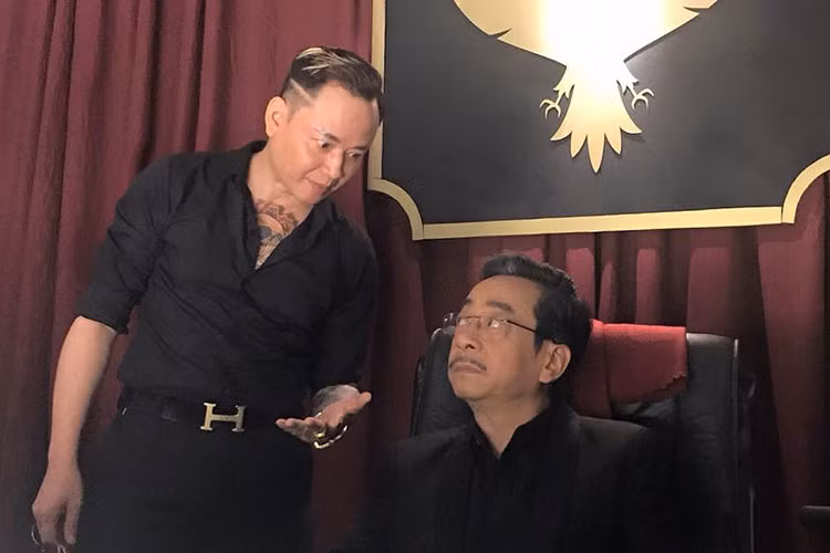 Diễn viên Tùng Dương hiện gây chú ý khi tham gia bộ phim "Người phán xử tiền truyện". Trong phim, anh đóng vai trùm giang hồ Long "bá đạo".