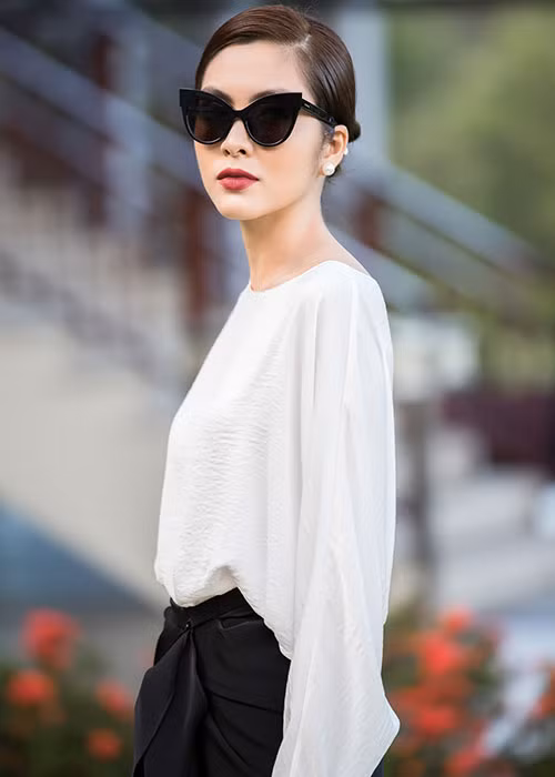 Chiều ngày 26/5, Tăng Thanh Hà có mặt ở Huế để ủng hộ show diễn thời trang của NTK Đỗ Mạnh Cường.