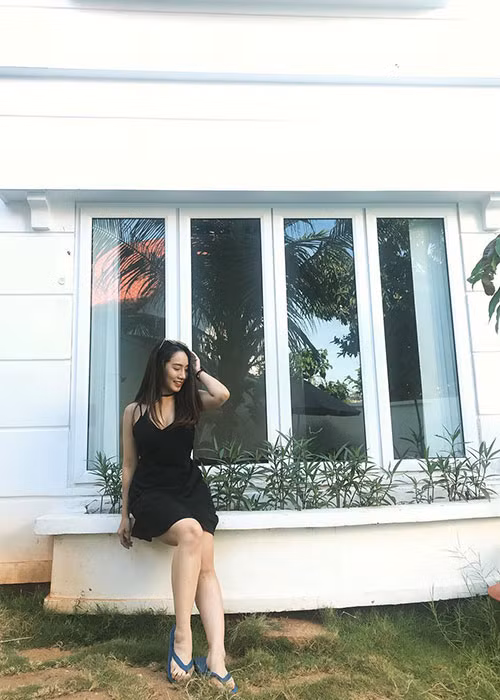 Nga My theo đuổi phong cách thời trang gợi cảm.