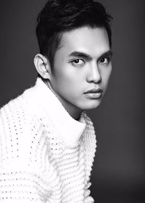 Thông tin stylist Mì Gói qua đời ở tuổi 27 vì bị tràn dịch màng phổi khiến gia đình, bạn bè, đồng nghiệp bàng hoàng, tiếc thương.