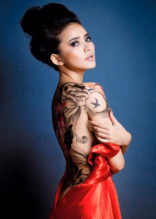 Giống Đàm Thu Trang, Phan Như Thảo cũng là mỹ nhân Việt từng làm người mẫu body painting. Ảnh: Vietnamanet