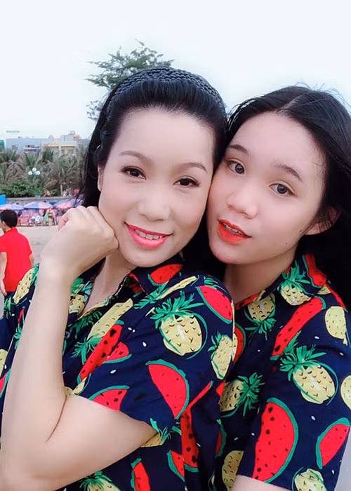 Con gái đầu lòng của Trịnh Kim Chi càng lớn càng xinh đẹp.