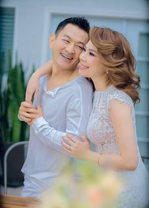 "Búp bê' Thanh Thảo hiện mang bầu con gái đầu lòng ở tháng thứ 8. Vợ chồng cô đang rất háo hức chờ đón con chào đời.