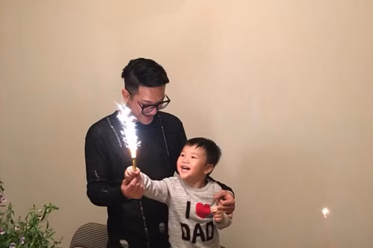 Chí Nhân từng bày tỏ mong ước muốn thấy nụ cười của con trai mỗi ngày.
