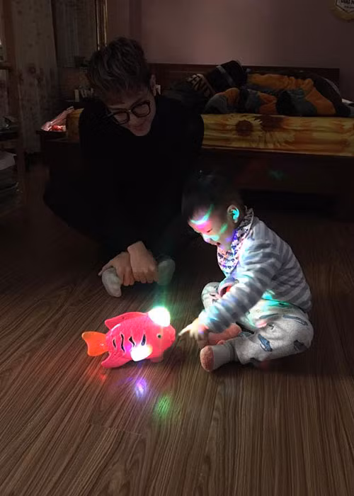 "Con cứ làm gì con thích. Bố luôn bên Be", Chí Nhân nhắn nhủ con trai.