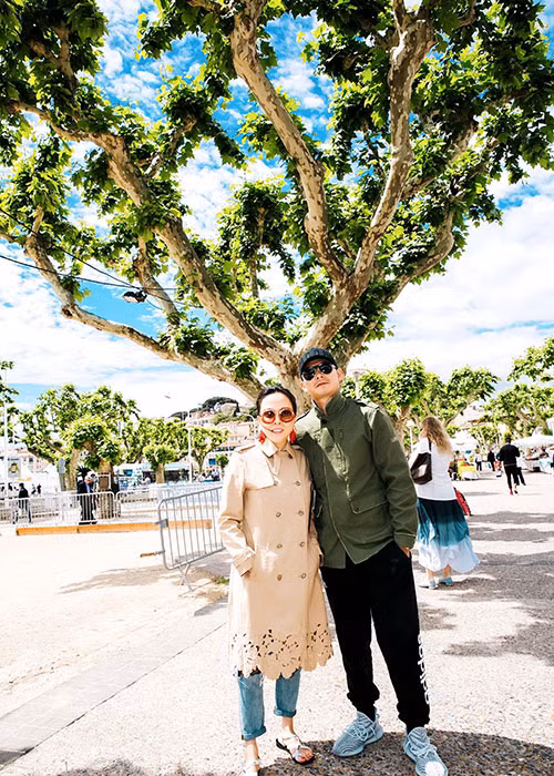 Cặp đôi sao Việt Quách Ngọc Ngoan - Phượng Chanel vi vu tại Pháp.
