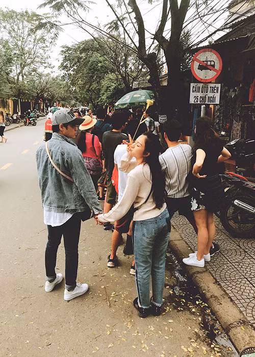 Từ khi công khai hẹn hò, Lý Phương Châu và Hiến Sến dính như sam. Cũng kể từ khi tìm được bến đỗ bình yên, vợ cũ của Lâm Vinh Hải ngày càng trẻ trung, xinh đẹp.