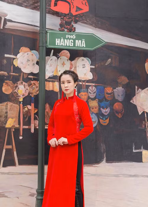 Tuy nhiên, sau khi ra trường, vì mâu thuẫn với bố mẹ trong hướng đi lập nghiệp, Thùy Dương ra ở riêng. Với 1 triệu tiền lương thực tập, cô từng phải bán tư trang để lo cho con.