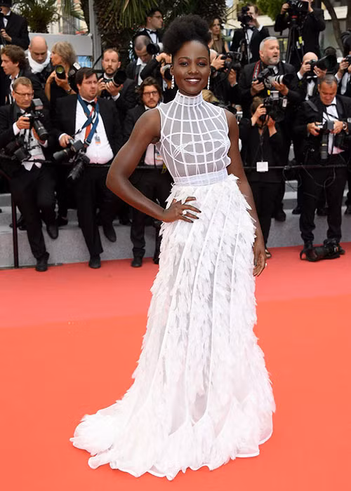 Tham gia sự kiện điện ảnh quốc tế, Lupita Nyong'o tươi rói trên thảm đỏ. Ảnh: Harpersbazaar
