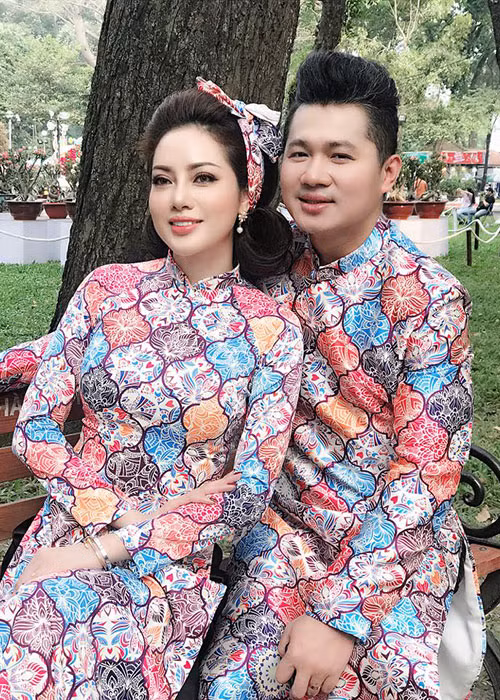 Ngày 17/5, ca sĩ Lâm Vũ tổ chức hôn lễ với Huỳnh Tiên. Trong ngày trọng đại, Lâm Vũ rước dâu bằng siêu xe 15 tỷ đồng.
