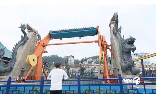 Phan Hải tại khu vui chơi.