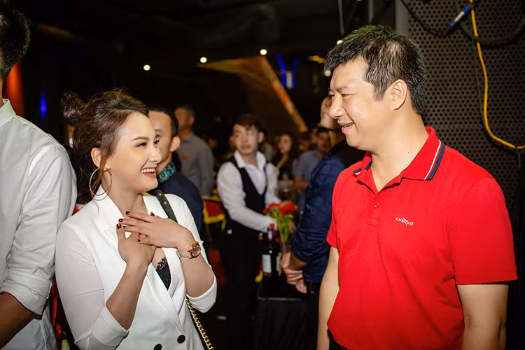 Trong tháng 6 tới đây, nữ diễn viên phim "Sống chung với mẹ chồng" còn có chuyến lưu diễn và giao lưu với khán giả ở châu Âu.