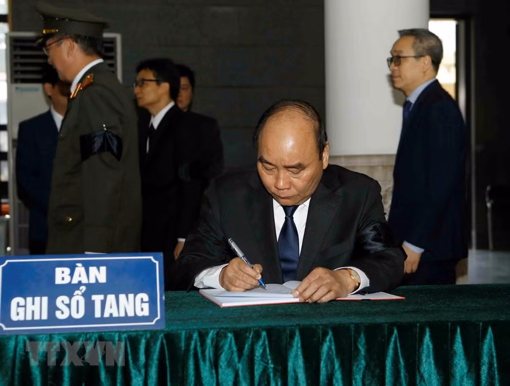 Lãnh đạo Đảng, Nhà nước viếng ông Nguyễn Đức Bình - Hình 7 Lanh dao Dang, Nha nuoc vieng ong Nguyen Duc Binh-Hinh-7