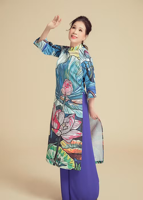 Nữ nghệ sĩ khoe vẻ trẻ trung dù đã bước sang tuổi 63.