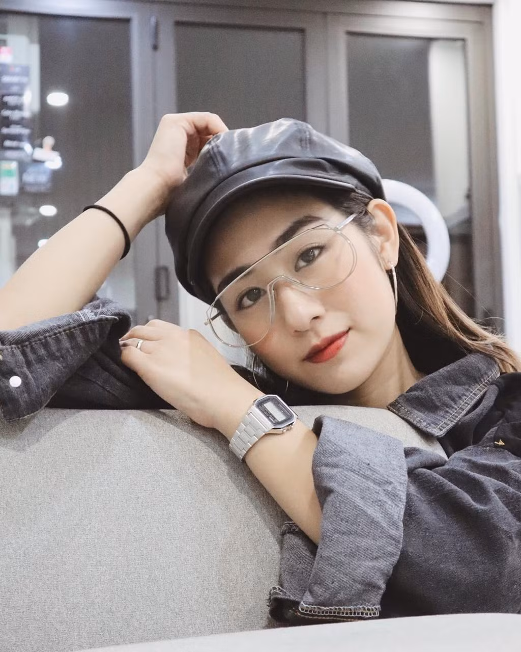 Trang Lou: Trước khi trở nên nổi tiếng trên mạng xã hội, Trang Lou được biết đến là em gái xinh đẹp của vlogger Huy Me. Thoát khỏi cái bóng anh trai, 9X được dân mạng ngưỡng mộ với chuyện tình 5 năm bên Tùng Sơn. Năm 2015, đôi trẻ quyết định tiến tới hôn nhân, sau đó hạ sinh bé Xoài vào đầu năm 2016.