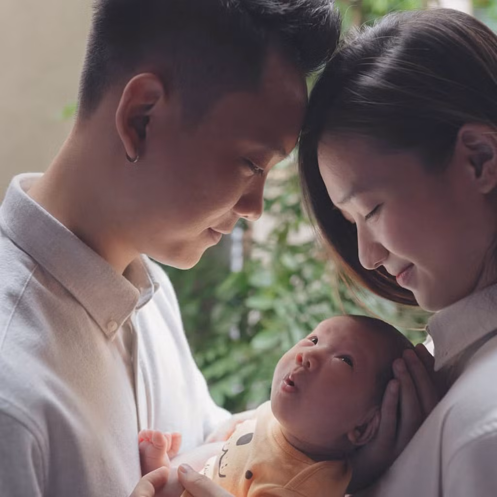 Không lâu sau, Trâm Anh được chú ý khi hẹn hò với ca sĩ JustaTee. Sau thời gian tìm hiểu, cả hai tổ chức lễ cưới và hạ sinh con gái đầu lòng. Ở tuổi 24, Trâm Anh đã yên bề gia thất bên người chồng ca sĩ. Loạt ảnh sau khi sinh của 9X được khen ngợi bởi cô vẫn trẻ trung, xinh đẹp dù đã là mẹ một con.