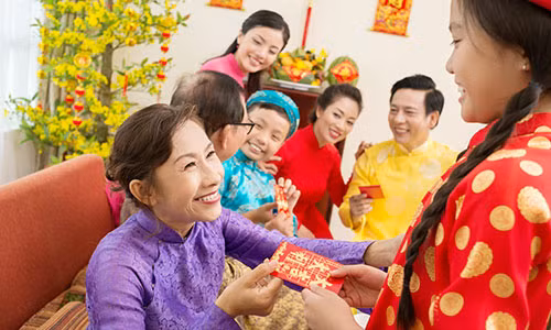 Xau ho vi con vua nhan li xi cua khach da boc ra va che