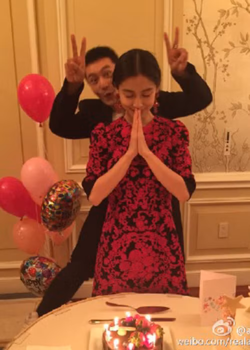 Từ khi gắn bó, Angelababy và Huỳnh Hiểu Minh thường xuyên đón sinh nhật bên nhau.