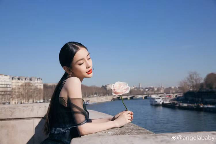 Dịp Tết Nguyên Đán năm nay, cô bận rộn trên phim trường nên ít khi ở nhà.