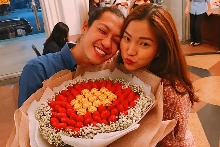 Bị từ chối nhiều lần, Hiền Sến vẫn quyết tâm theo đuổi Lý Phương Châu. Cuối cùng, sự chân thành của anh đã khiến vợ cũ của Lâm Vinh Hải mở lòng thêm một lần nữa.