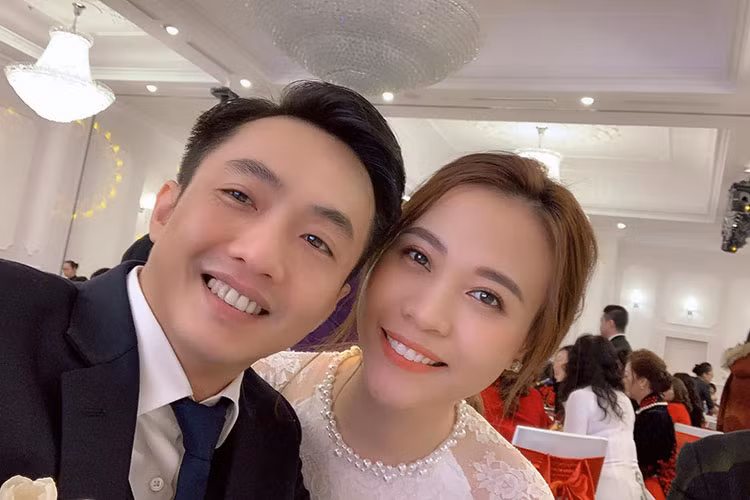 Sau 2 năm hẹn hò, Đàm Thu Trang - Cường Đô la đã bí mật tổ chức đám hỏi vào ngày 20/1 ở quê nhà Đàm Thu Trang ở Lạng Sơn.