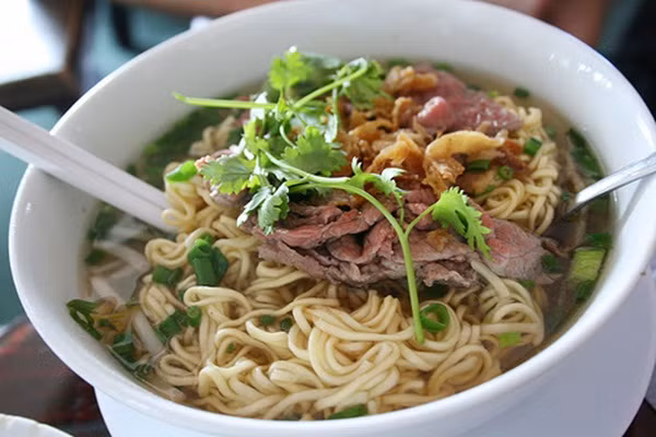 Mì tôm. Trong một cuộc nghiên cứu tại Mỹ cho thấy, việc sử dụng mì ăn liền trên 3 lần mỗi tuần sẽ làm tăng nguy cơ mắc bệnh tim mạch và tiểu đường. Đặc biệt, nó là thực phẩm rất khó tiêu hóa.