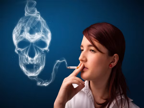 Thể hiện sự quan tâm của bạn. Bạn có thể đưa ra những thông tin khác nhau, bao gồm cả các mối nguy hiểm của việc hút thuốc gây ung thư. Bày tỏ lo âu của riêng bạn về hạnh phúc và tương lai của người hút thuốc để thuyết phục người bạn bỏ hút thuốc lá. Đây là một phương pháp gián tiếp bạn có thể giúp người hút thuốc thoát khỏi cơn nghiện thuốc.